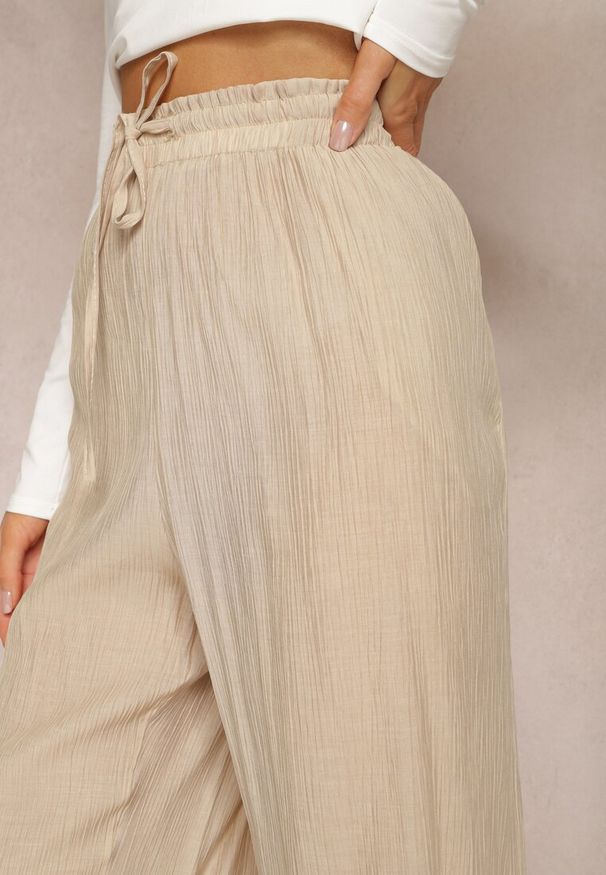 Renee - Beżowe Wiskozowe Spodnie Szerokie z Gumką i Sznurkiem w Pasie Tarallia. Okazja: na co dzień. Kolor: beżowy. Materiał: wiskoza. Styl: casual, elegancki