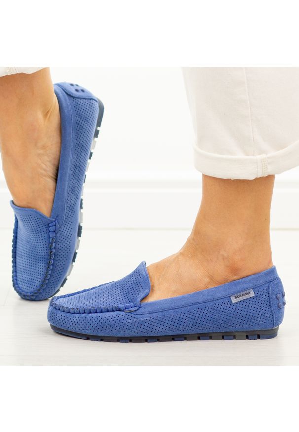 POTOCKI - Niebieskie ażurowe zamszowe mokasyny damskie Potocki 09301. Okazja: na co dzień. Kolor: niebieski. Materiał: zamsz. Szerokość cholewki: normalna. Wzór: ażurowy. Sezon: jesień, wiosna, lato. Styl: elegancki, casual