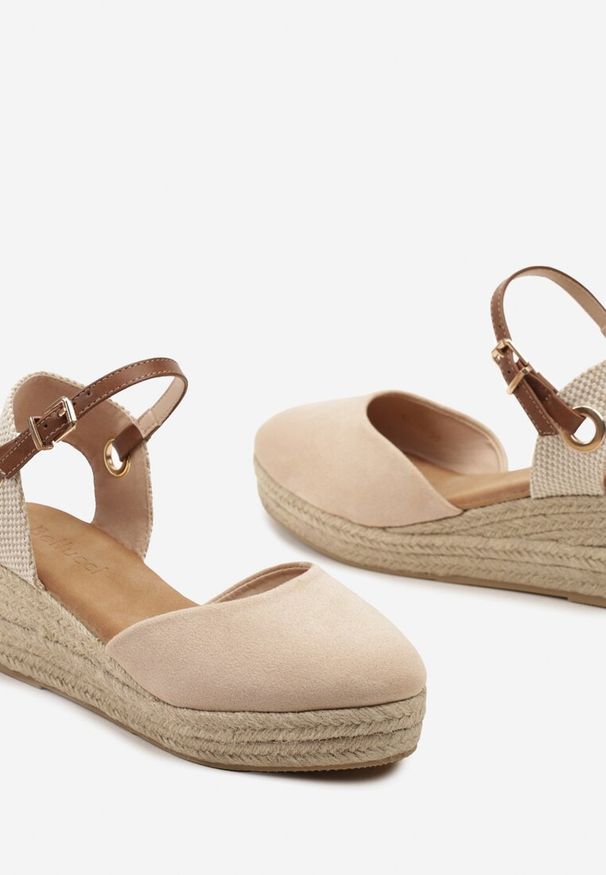 Renee - Beżowe Sandały z Plecionką na Koturnie w Stylu Espadryli Effilania. Okazja: na co dzień. Zapięcie: sprzączka. Kolor: beżowy. Sezon: lato. Obcas: na koturnie. Styl: klasyczny, elegancki, casual