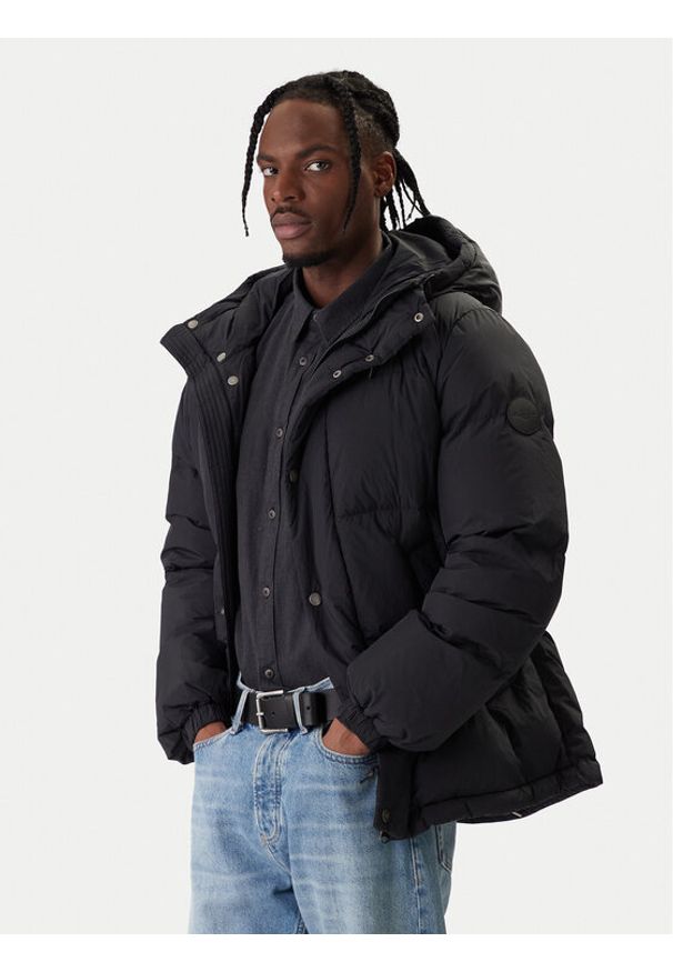 GANT - Gant Kurtka puchowa 7006567 Czarny Regular Fit. Kolor: czarny. Materiał: syntetyk