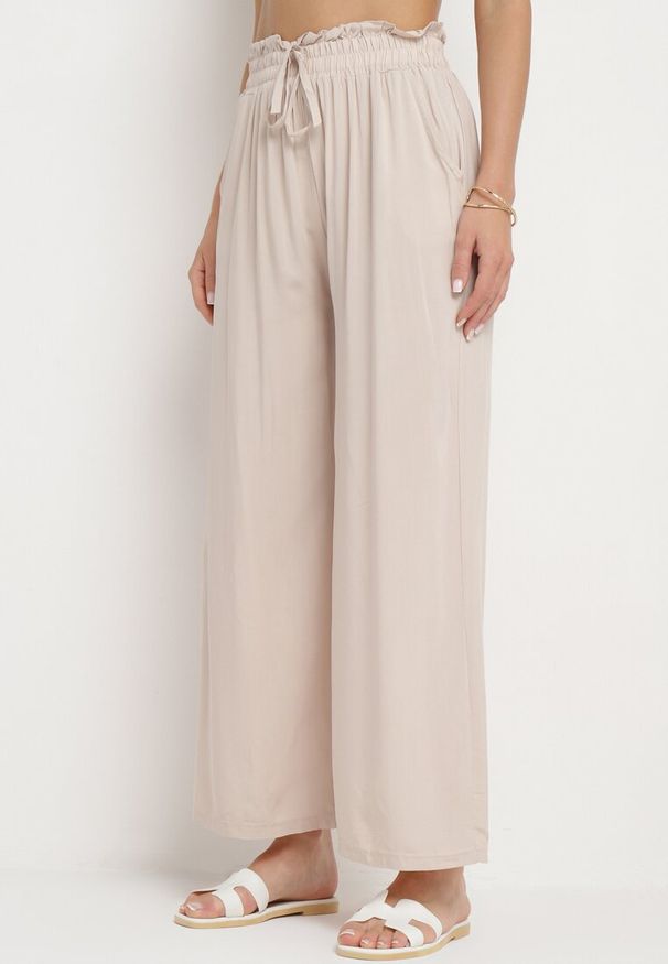 Born2be - Jasnobeżowe Bawełniane Szerokie Spodnie Palazzo z Wysokim Stanem i Gumką w Pasie Nellsie. Okazja: na co dzień, do pracy. Stan: podwyższony. Kolor: beżowy. Materiał: bawełna. Styl: casual, elegancki