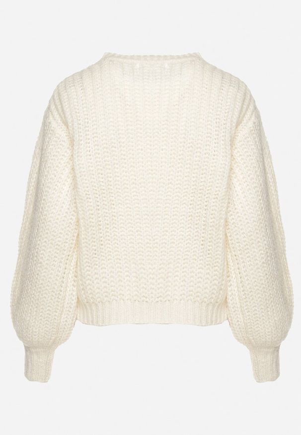 Born2be - Jasnobeżowy Sweter z Aplikacjami Wisienek o Klasycznym Fasonie Dintinnia. Okazja: na co dzień, na spotkanie biznesowe. Kolor: beżowy. Materiał: jeans. Długość rękawa: długi rękaw. Długość: długie. Wzór: aplikacja. Styl: klasyczny