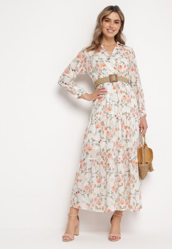 Born2be - Biała Rozkloszowana Sukienka Maxi z Kołnierzykiem i Plecionym Paskiem Celline. Kolor: biały. Wzór: kwiaty, nadruk, aplikacja. Typ sukienki: kopertowe. Długość: maxi
