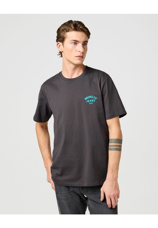 Wrangler - MESKA KOSZULKA WRANGLER SMALL LOGO TEE FADED BLACK 112362800