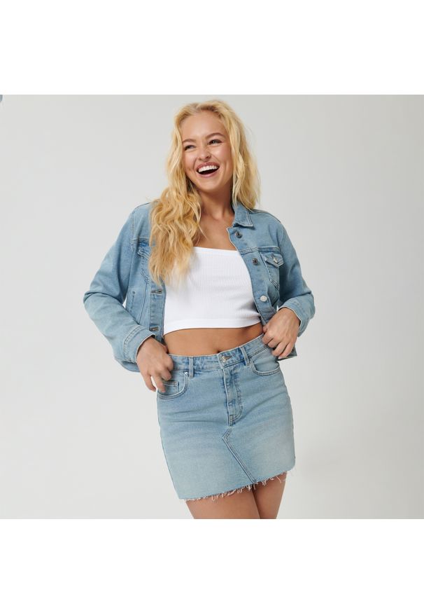Sinsay - Spódnica mini jeansowa - Niebieski. Kolor: niebieski. Materiał: jeans