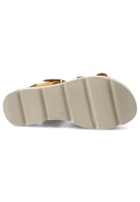 Sandały damskie Hee, cholewka ze skóry naturalnej paski z regulacją na klamry grubsza podeszwa casualowy styl, żółte, 26100. Okazja: na co dzień. Zapięcie: klamry. Kolor: żółty. Materiał: skóra. Wzór: paski. Styl: casual #4