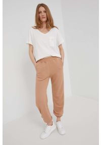 Answear Lab spodnie dresowe damskie kolor beżowy gładkie. Kolor: beżowy. Materiał: dresówka. Wzór: gładki #2