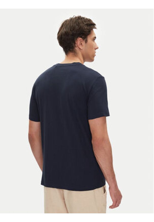 Mustang T-Shirt Austin 1016273 Granatowy Regular Fit. Kolor: niebieski. Materiał: bawełna