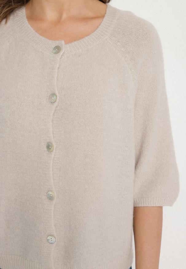 Born2be - Jasnobeżowy Kardigan z Wełną z Rękawami Długości 3/4 Iffolara. Okazja: na co dzień. Kolor: beżowy. Materiał: wełna. Styl: klasyczny, elegancki, casual