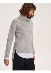 Reserved - Sweter z golfem - jasnoszary. Typ kołnierza: golf. Kolor: szary. Materiał: dzianina #1