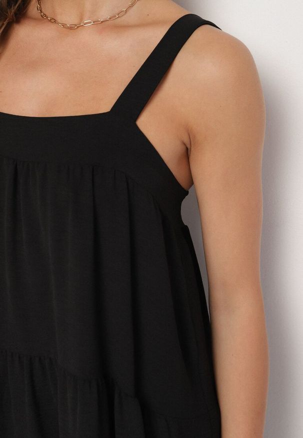 Born2be - Czarna Sukienka o Rozkloszowanym Kroju z Wiązaniem z Tyłu Savinelle. Okazja: na imprezę, na co dzień. Kolor: czarny. Styl: casual, elegancki