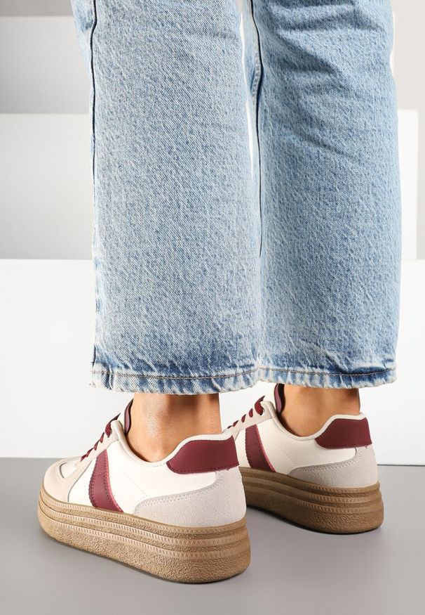 Renee - Beżowo-Bordowe Sneakersy w Stylu Kultowych Tenisówek na Grubej Podeszwie Nanniris. Okazja: na co dzień. Zapięcie: sznurówki. Kolor: beżowy. Materiał: jeans