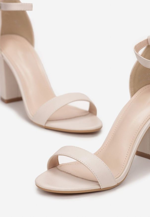 Renee - Beżowe Sandały Bargaining. Zapięcie: pasek. Kolor: beżowy. Obcas: na obcasie. Wysokość obcasa: wysoki