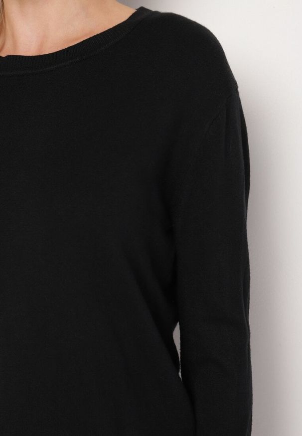 Born2be - Czarny Sweter o Prostym Kroju z Bawełną Savandelle. Okazja: na co dzień. Kolor: czarny. Materiał: bawełna. Styl: elegancki, casual