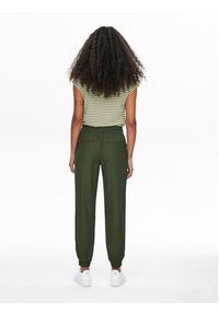 only - ONLY Spodnie dresowe 15203946 Zielony Regular Fit. Kolor: zielony. Materiał: wiskoza
