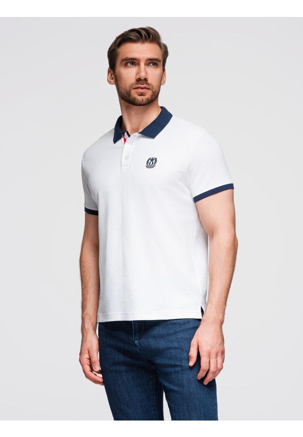 Ombre Clothing - Męska koszulka polo z kolorowymi akcentami – biała V2. Typ kołnierza: polo. Kolor: biały. Materiał: bawełna, dzianina. Wzór: kolorowy. Styl: klasyczny, sportowy, elegancki
