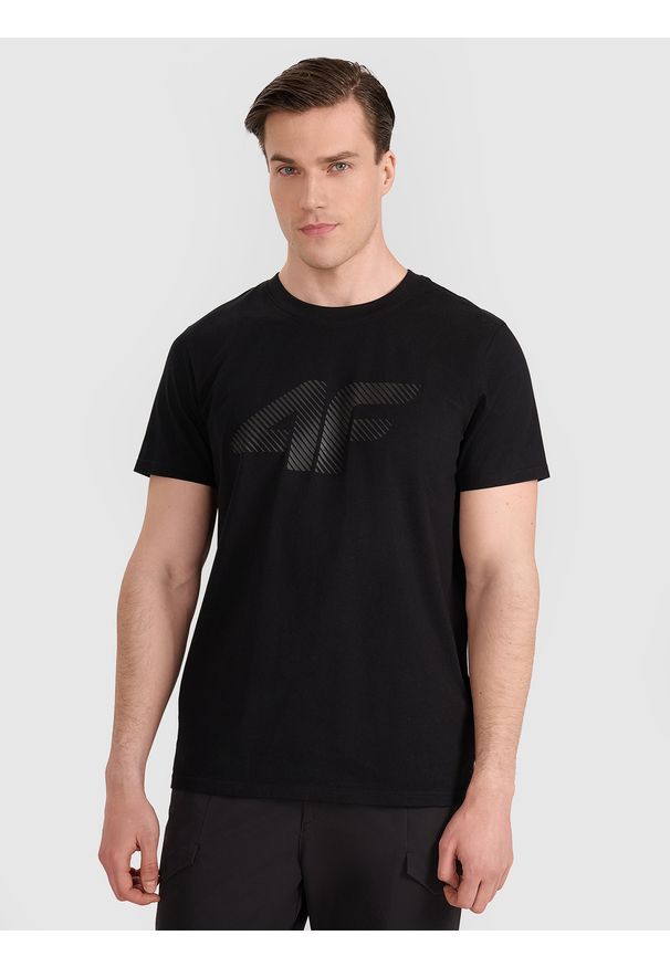 4f - 4F T-shirt regular z nadrukiem męski - czarny 3XL. Okazja: na co dzień. Kolor: czarny. Materiał: dzianina, bawełna, jersey. Długość rękawa: krótki rękaw. Długość: krótkie. Wzór: nadruk. Styl: klasyczny, sportowy, casual