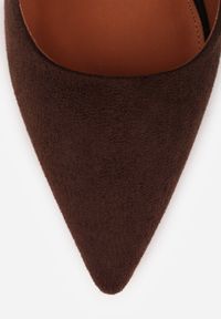 Born2be - Brązowe Szpilki Vices na Obcasie Typu Klepsydra ze Skórzaną Wkładką Elttime. Okazja: na spotkanie biznesowe, do pracy. Nosek buta: szpiczasty. Kolor: brązowy. Materiał: skóra. Obcas: na obcasie. Styl: biznesowy, wizytowy. Wysokość obcasa: średni #5