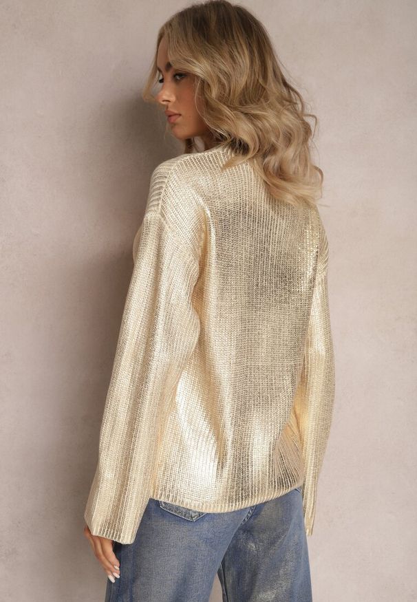 Renee - Złoty Metaliczny Sweter z Długim Rękawem Vivalei. Kolor: złoty. Materiał: dzianina. Długość rękawa: długi rękaw. Długość: długie. Styl: klasyczny