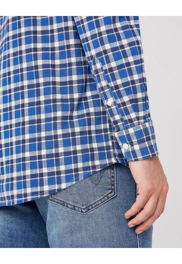 Wrangler - KOSZULA MĘSKA WRANGLER LS 1PKT BUTTON DOWN NAVY W5A3TS114 112130036. Typ kołnierza: button down