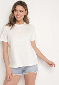 Born2be - Beżowy Klasyczny T-shirt Oversize z Bawełny Zivassa. Okazja: na co dzień. Kolor: beżowy. Materiał: bawełna. Styl: klasyczny