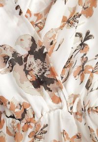 Renee - Pomarańczowa Kopertowa Sukienka z Wiązanym Paskiem w Kwiatowy Print z Brokatem Runewea. Okazja: na randkę. Kolor: pomarańczowy. Wzór: kwiaty, nadruk. Typ sukienki: kopertowe. Styl: boho #4