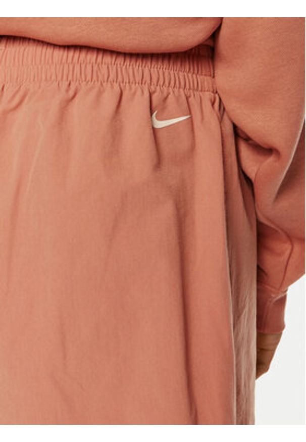 Nike Szorty sportowe HF5529 Brązowy Regular Fit. Kolor: brązowy. Materiał: syntetyk
