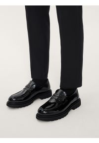 Kazar - Czarne męskie loafersy na grubej podeszwie. Okazja: na co dzień. Zapięcie: bez zapięcia. Kolor: czarny. Materiał: skóra. Szerokość cholewki: normalna. Styl: elegancki, casual #3