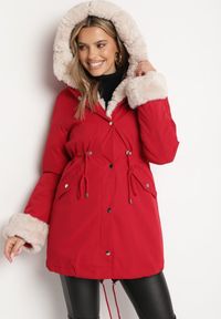 Born2be - Bordowa Kurtka Parka z Kapturem i Odpinanym Futerkiem Ninria. Okazja: na co dzień. Typ kołnierza: kaptur. Kolor: czerwony. Materiał: futro. Styl: klasyczny, casual, elegancki #1