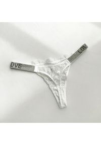 Intica - Stringi koronkowe z ozdobnym napisem Maruschka. Kolor: biały. Materiał: koronka. Wzór: napisy