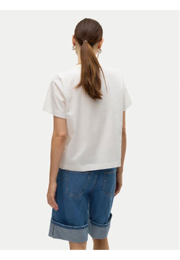 Vero Moda T-Shirt Solvei 10325318 Biały Regular Fit. Kolor: biały. Materiał: bawełna