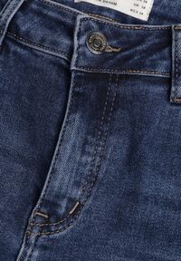 Renee - Granatowe Elastyczne Jeansy Mom Fit Regular Waist z Bawełną Ellestar. Kolor: niebieski. Styl: klasyczny #5