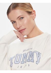 Tommy Jeans Bluza Tjw Rlx Varsity Luxe Crew DW0DW17339 Biały Regular Fit. Kolor: biały. Materiał: bawełna