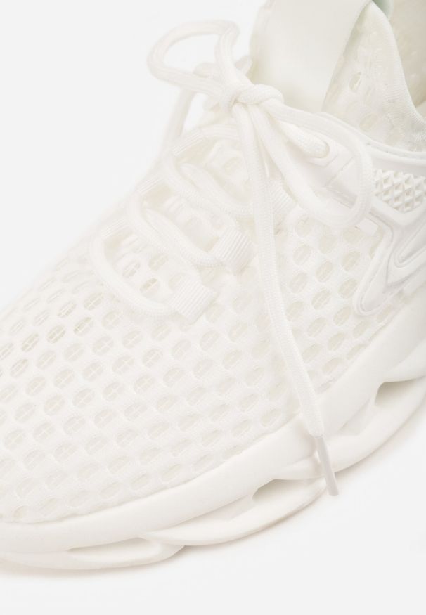 Born2be - Białe Siateczkowe Buty Sportowe Sneakersy na Grubej Tłoczonej Podeszwie Telarienna. Okazja: na co dzień, na spacer. Kolor: biały. Materiał: jeans. Sezon: lato. Sport: turystyka piesza