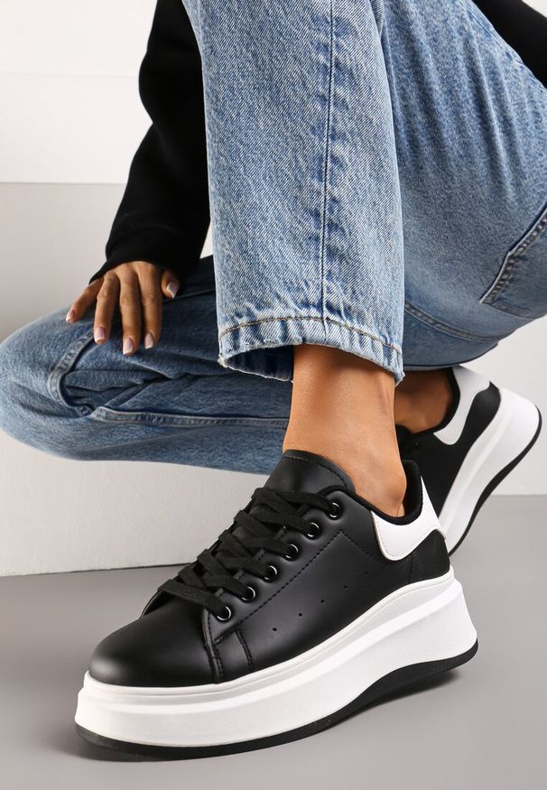 Born2be - Czarne Sneakersy z Ekoskóry na Platformie ze Sznurowaniem Telretia. Kolor: czarny. Obcas: na platformie