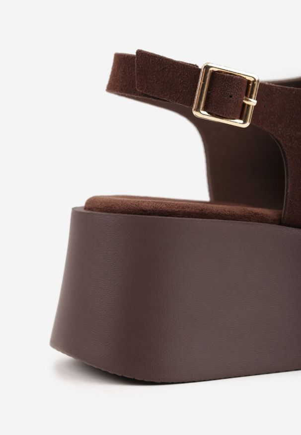 Born2be - Brązowe Sandały na Platformie i Koturnie z Paskiem na Duży Palec Rodenos. Okazja: na co dzień. Zapięcie: pasek. Kolor: brązowy. Materiał: len. Obcas: na koturnie. Styl: casual