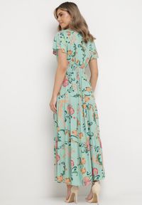 Born2be - Zielona Rozkloszowana Sukienka Maxi z Wiskozy w Kwiaty z Kopertowym Dekoltem Ilitta. Kolor: zielony. Materiał: wiskoza. Wzór: kwiaty. Sezon: lato. Typ sukienki: kopertowe. Długość: maxi #6