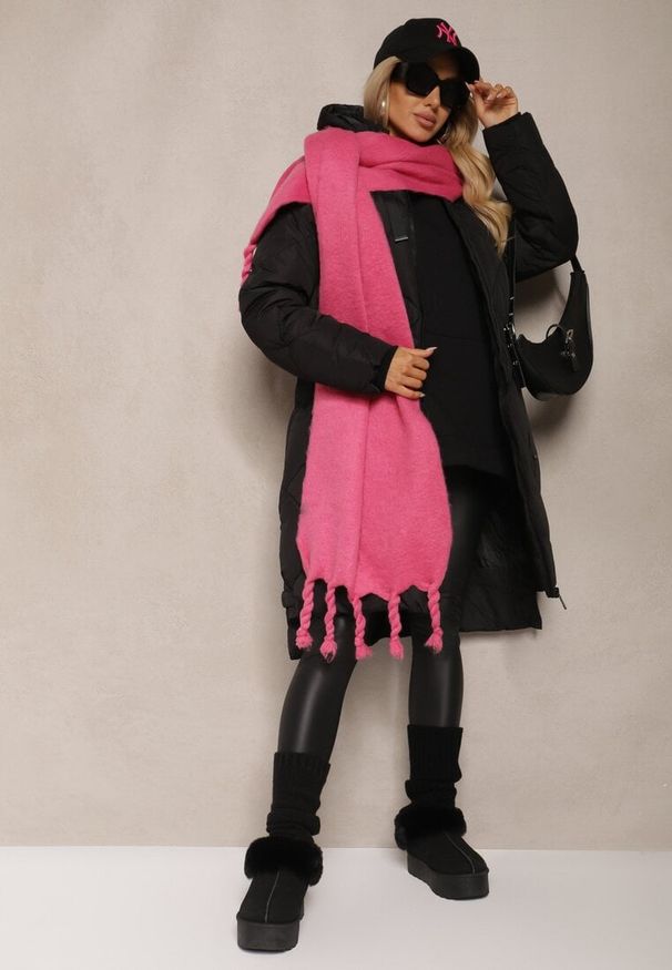 Renee - Czarna Pikowana Kurtka z Przeszyciem w Kratę Kapturem i Kieszeniami Zenetta. Typ kołnierza: kaptur. Kolor: czarny. Materiał: jeans. Długość: długie. Styl: klasyczny, sportowy, elegancki