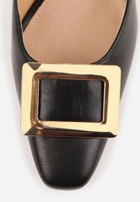 Renee - Czarne Czółenka Vices ze Skórzaną Wkładką i Metaliczną Klamerką Berrine. Okazja: na spotkanie biznesowe. Kolor: czarny. Materiał: skóra. Obcas: na obcasie. Styl: biznesowy, retro. Wysokość obcasa: niski #5