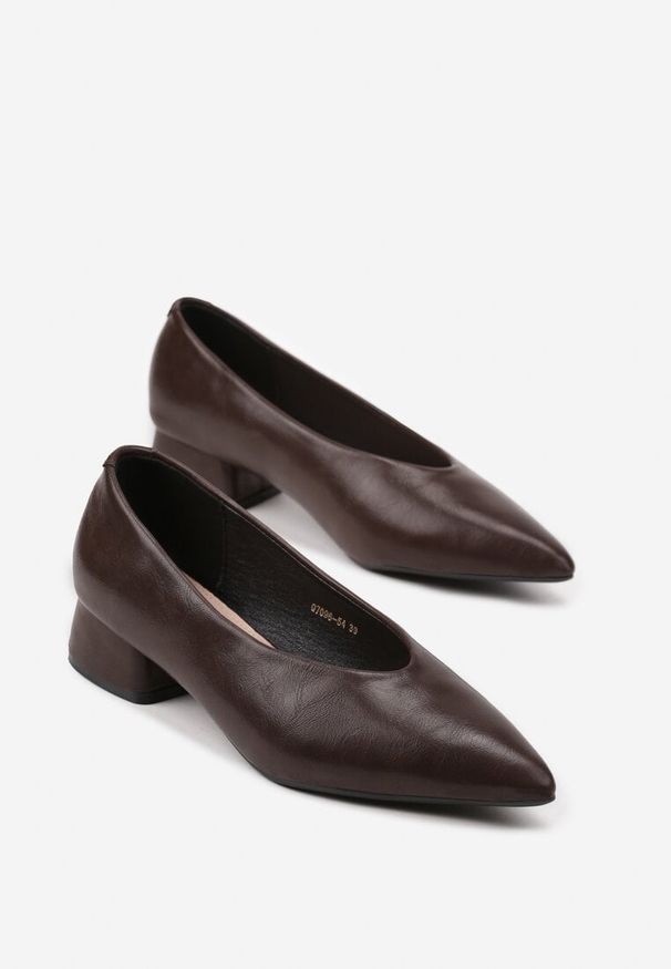 Renee - Ciemnobrązowe Czółenka Vices na Obcasie Typu Słupek ze Skórzaną Wkładką Rilomena. Okazja: na spotkanie biznesowe. Kolor: brązowy. Materiał: skóra. Obcas: na obcasie. Styl: biznesowy, klasyczny. Wysokość obcasa: średni