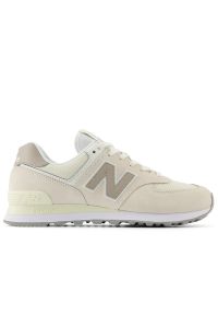 Buty New Balance U574ESC - beżowe. Okazja: na co dzień. Kolor: beżowy. Materiał: guma, dresówka, zamsz. Szerokość cholewki: normalna. Model: New Balance 574