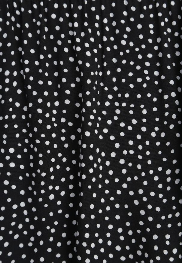 Renee - Czarna Sukienka z Bawełny o Rozkloszowanym Kroju z Falbanami Tessamay. Okazja: na co dzień. Kolor: czarny. Materiał: bawełna. Typ sukienki: rozkloszowane. Styl: casual