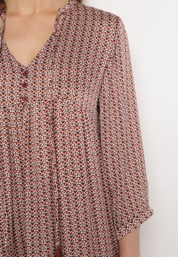 Born2be - Czerwono-Beżowa Rozkloszowana Sukienka Ozdobiona Chwostami i Drobnym Wzorem Clemova. Kolor: czerwony. Wzór: aplikacja. Długość: mini