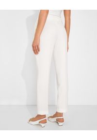 SIMONA CORSELLINI - Białe spodnie z aplikacją. Stan: podwyższony. Kolor: biały. Materiał: materiał. Wzór: aplikacja. Styl: elegancki #2