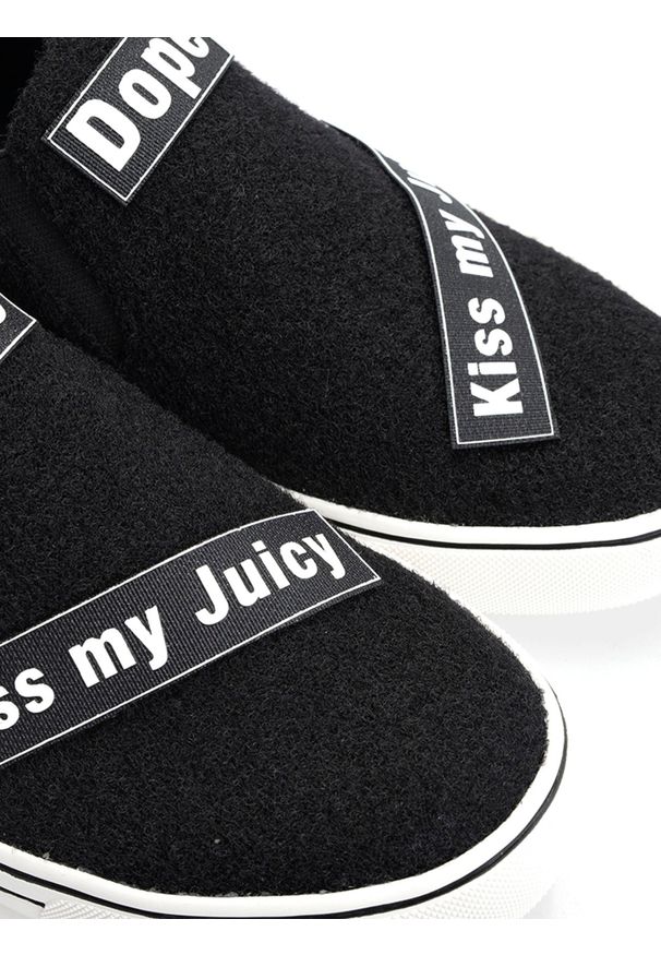 Juicy Couture - Juicy Tenisówki "Crocus" | JJ043 | Crocus Teddy Fur | Kobieta | Czarny. Nosek buta: okrągły. Zapięcie: bez zapięcia. Kolor: czarny. Materiał: tkanina. Wzór: aplikacja