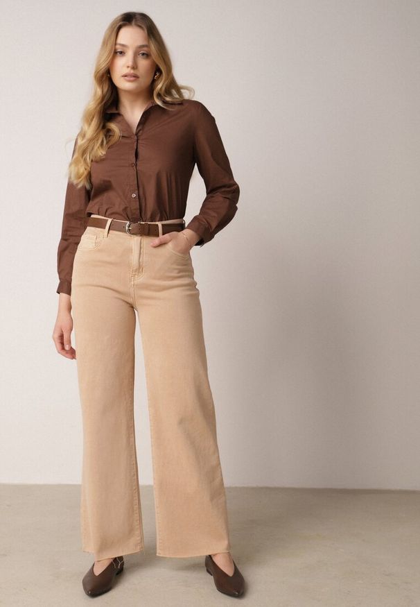 Born2be - Beżowe Szerokie Jeansy z Wysokim Stanem i Postrzępionymi Nogawkami Fyrelreia. Okazja: na co dzień. Stan: podwyższony. Kolor: beżowy. Styl: casual, klasyczny