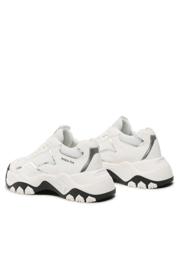 Patrizia Pepe Sneakersy | 8Z0081/E028 | Kobieta | Biały, Srebrny. Nosek buta: okrągły. Kolor: biały, srebrny, wielokolorowy. Materiał: skóra ekologiczna, tkanina. Wzór: aplikacja. Obcas: na platformie. Sport: turystyka piesza