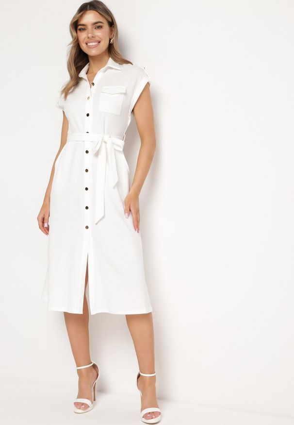 Born2be - Biała Sukienka Koszulowa Phinitrite. Okazja: na co dzień. Kolor: biały. Wzór: aplikacja. Typ sukienki: koszulowe. Materiał: materiał. Długość rękawa: krótki rękaw. Sezon: lato. Styl: casual. Długość: midi