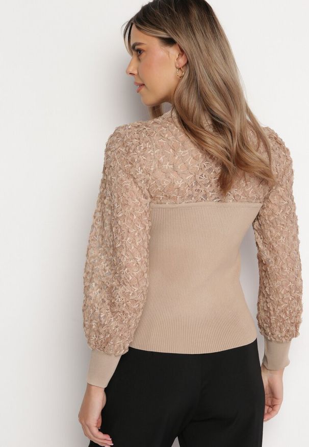 Born2be - Beżowy Sweter z Prążkowanej Dzianiny z Koronką Ratana. Kolor: beżowy. Materiał: koronka, dzianina, prążkowany. Długość: długie. Wzór: koronka. Styl: elegancki