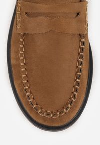 Renee - Jasnobrązowe Mokasyny VICES z Wkładką ze Skóry Naturalnej i Przeszyciami Astanie. Kolor: beżowy. Materiał: skóra. Sezon: wiosna. Styl: elegancki #7